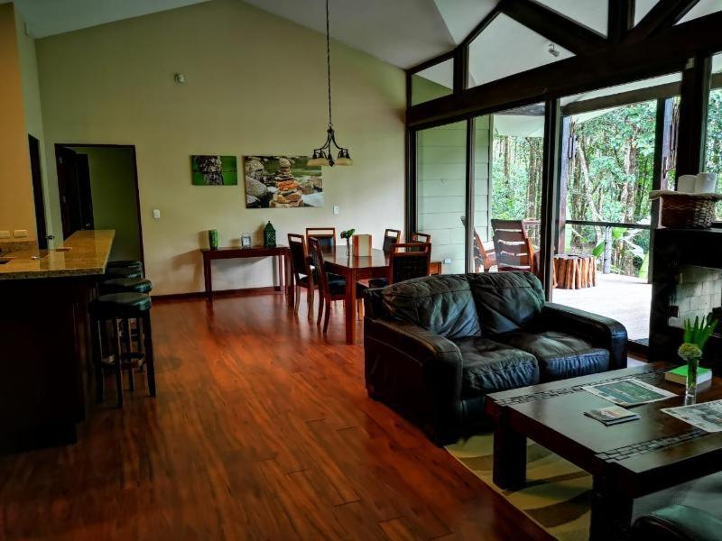 El Silencio Lodge & Spa Costa Rica Toro Amarillo Ruang foto